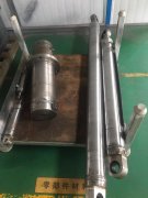 液壓油缸等待出廠