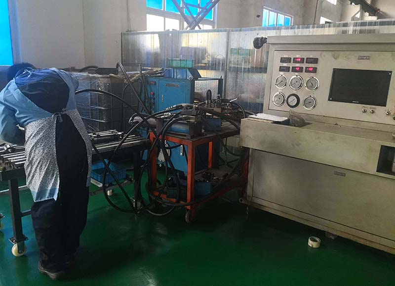 液壓油缸調(diào)試區(qū)