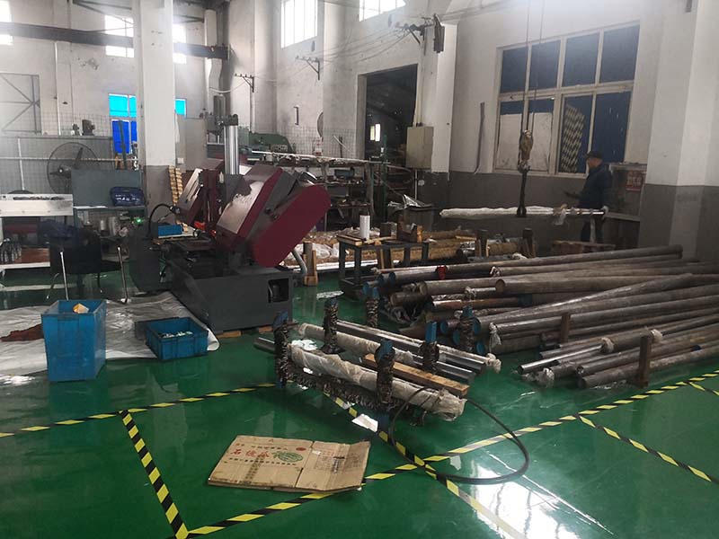 液壓油缸材料下料區(qū)