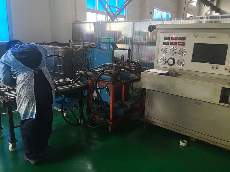 液壓油缸測(cè)試區(qū)